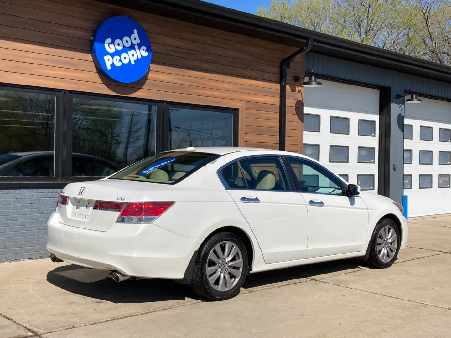 2011 Taffeta White Honda Accord EX-L V-6 Sedan AT (5KBCP3F8XBB) with an 3.5L V6 SOHC 24V engine, 5-Speed Automatic transmission, located at 1800 South Ihm Blvd, Freeport, IL, 61032, (815) 232-5543, 42.278645, -89.607994 - Accord EX-L 4D Sedan V6 - Photo#1